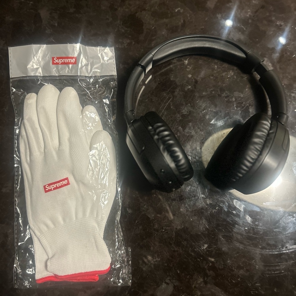 Authentic Supreme Red and White Gloves